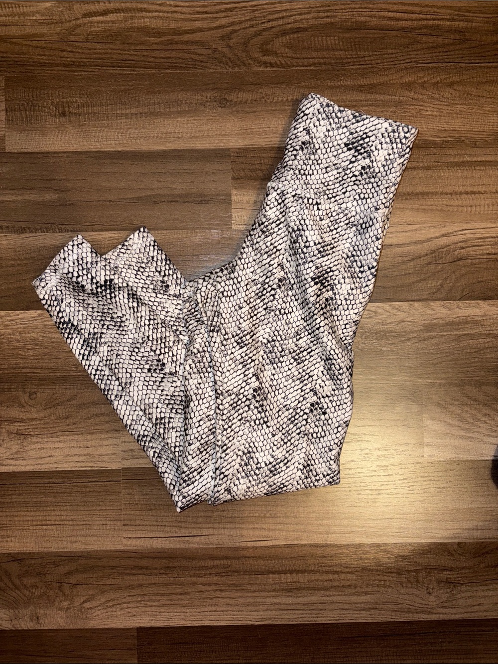 Snake Print Leggings in Black & White